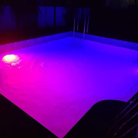 The Perfect Stays- Lal Mahal Villa With Disco Pool Lonavala Eksteriør bilde